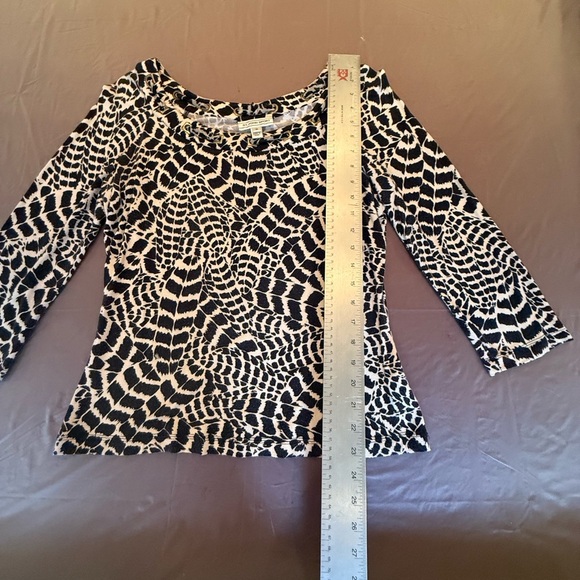 St John Graphic Animal Print 3/4 Black/White TopSize Medium MSRP $345 - Picture 10 of 10